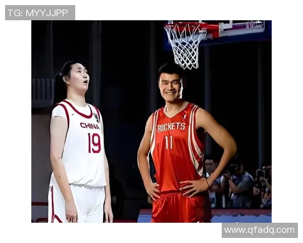 姚明经典扣杀瞬间回顾：重温巨人之战的激情与荣耀